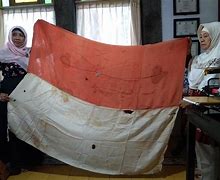 Bendera Pusaka Sang Saka Merah Putih Dijahit Oleh